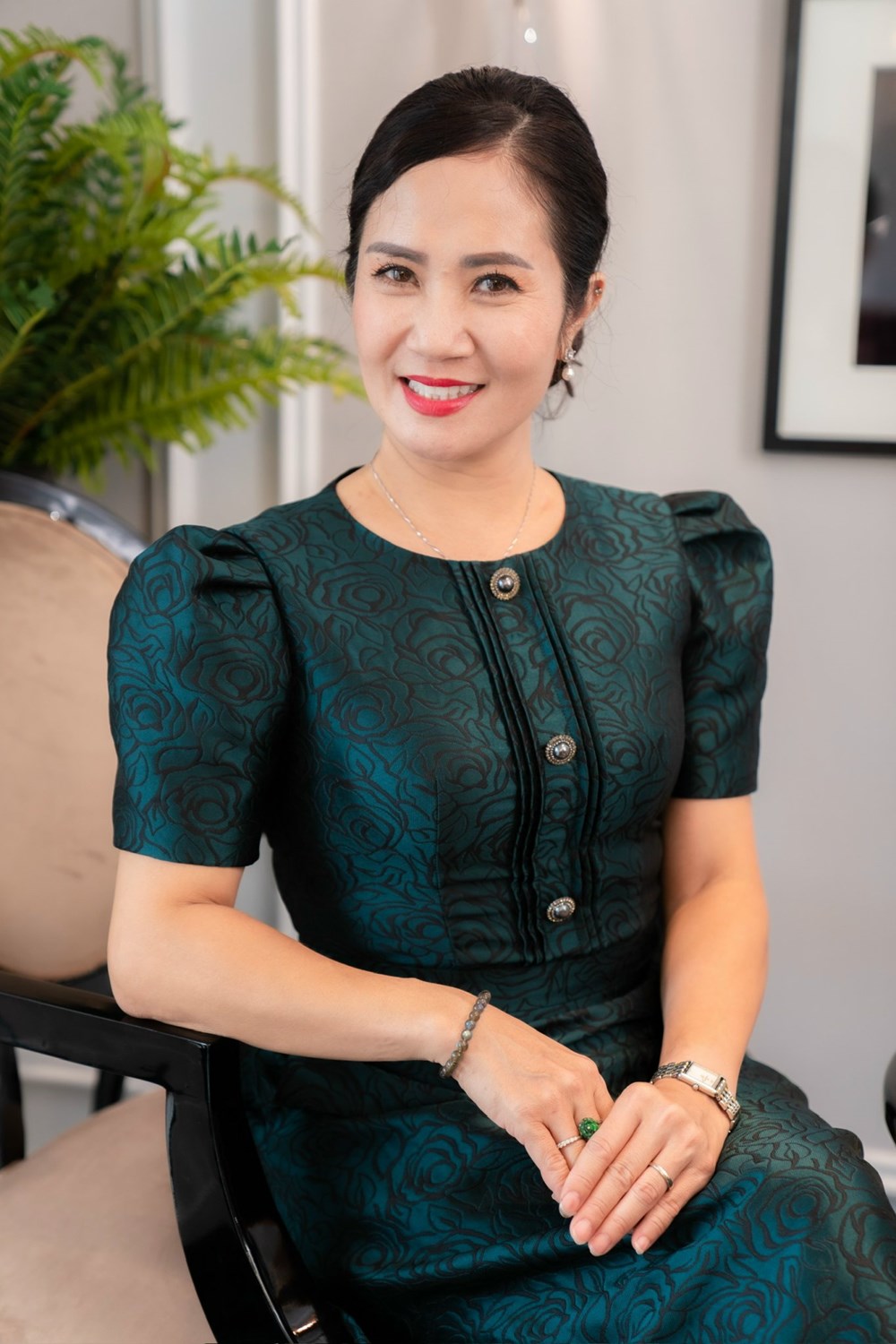 Nữ NSƯT lên chức bà ngoại, 53 tuổi vẫn được chồng chăm như em bé, muốn gì được nấy- Ảnh 1. Nữ NSƯT lên chức bà ngoại, 53 tuổi vẫn được chồng chăm như em bé, muốn gì được nấy- Ảnh 1.