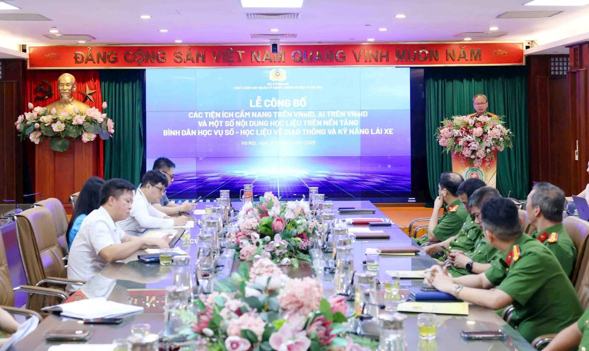 Một tính năng hoàn toàn mới trên VNeID vừa được Bộ Công an triển khai, người dân cần biết kẻo mất quyền lợi- Ảnh 2. Một tính năng hoàn toàn mới trên VNeID vừa được Bộ Công an triển khai, người dân cần biết kẻo mất quyền lợi- Ảnh 2.