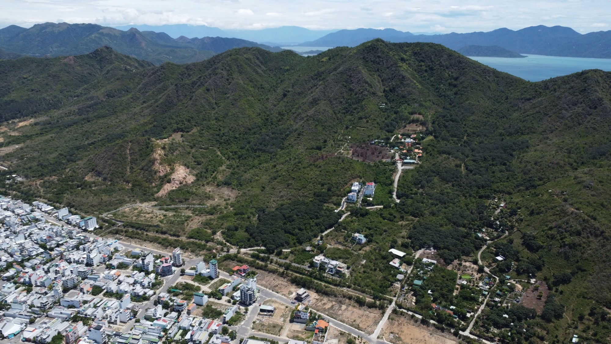 Nha Trang: Khống chế xây dựng toàn bộ khu vực trên núi Cô Tiên- Ảnh 2. Nha Trang: Khống chế xây dựng toàn bộ khu vực trên núi Cô Tiên- Ảnh 2.