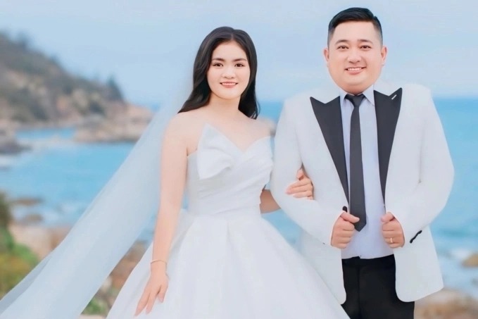 “Cò” Phùng Ngọc: Hai lần hôn nhân đứt gánh và những năm tháng đơn côi sau ánh hào quang- Ảnh 3. “Cò” Phùng Ngọc: Hai lần hôn nhân đứt gánh và những năm tháng đơn côi sau ánh hào quang- Ảnh 3.