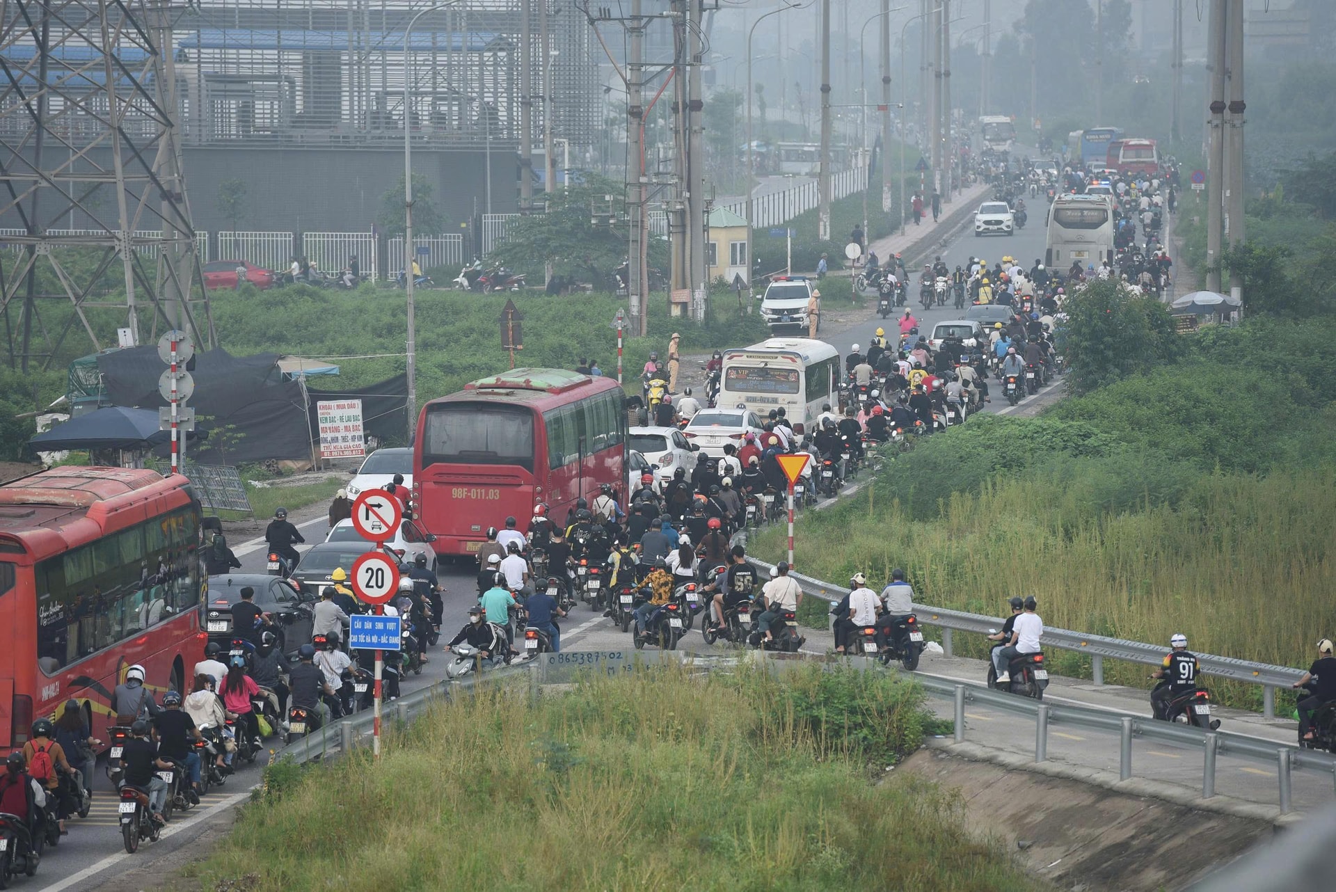 94.000 nhân sự của 'đại bàng' Foxconn gặp khó vì tắc đường, tỉnh Bắc Ninh ra phương án ngay- Ảnh 1. 94.000 nhân sự của 'đại bàng' Foxconn gặp khó vì tắc đường, tỉnh Bắc Ninh ra phương án ngay- Ảnh 1.