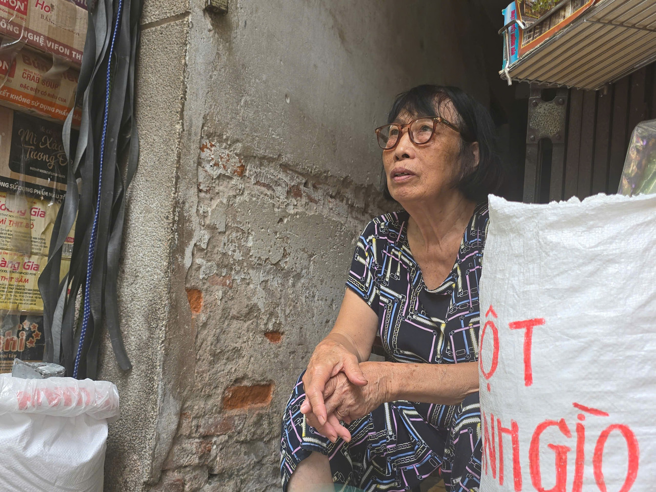 Tha thiết chuyển xe điện nhưng nhà trong ngõ, không chỗ gửi, sạc ở đâu?- Ảnh 1. Tha thiết chuyển xe điện nhưng nhà trong ngõ, không chỗ gửi, sạc ở đâu?- Ảnh 1.