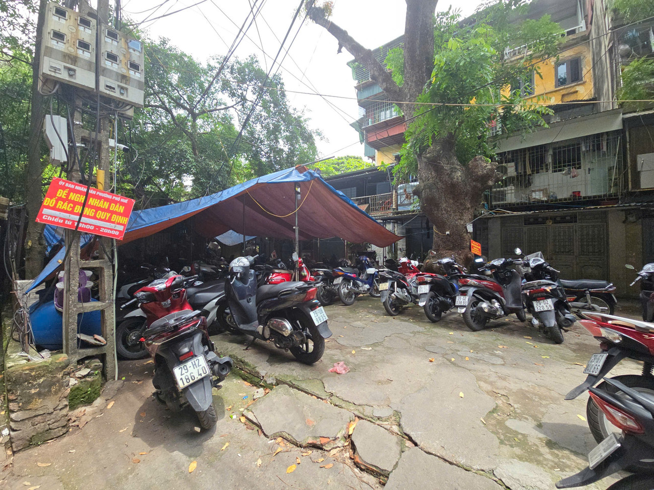 Tha thiết chuyển xe điện nhưng nhà trong ngõ, không chỗ gửi, sạc ở đâu?- Ảnh 5. Tha thiết chuyển xe điện nhưng nhà trong ngõ, không chỗ gửi, sạc ở đâu?- Ảnh 5.