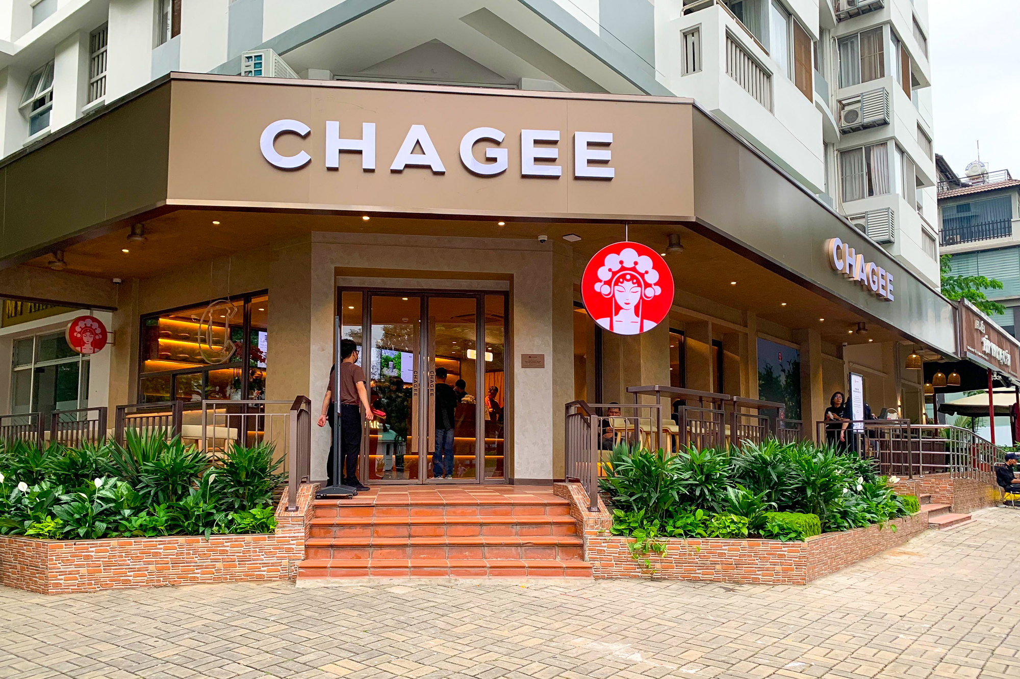 Cận cảnh cửa hàng đầu tiên của Chagee tại khu nhà giàu TP.HCM, giá thuê chỉ bằng1/5 ở đường Đồng Khởi- Ảnh 2. Cận cảnh cửa hàng đầu tiên của Chagee tại khu nhà giàu TP.HCM, giá thuê chỉ bằng1/5 ở đường Đồng Khởi- Ảnh 2.