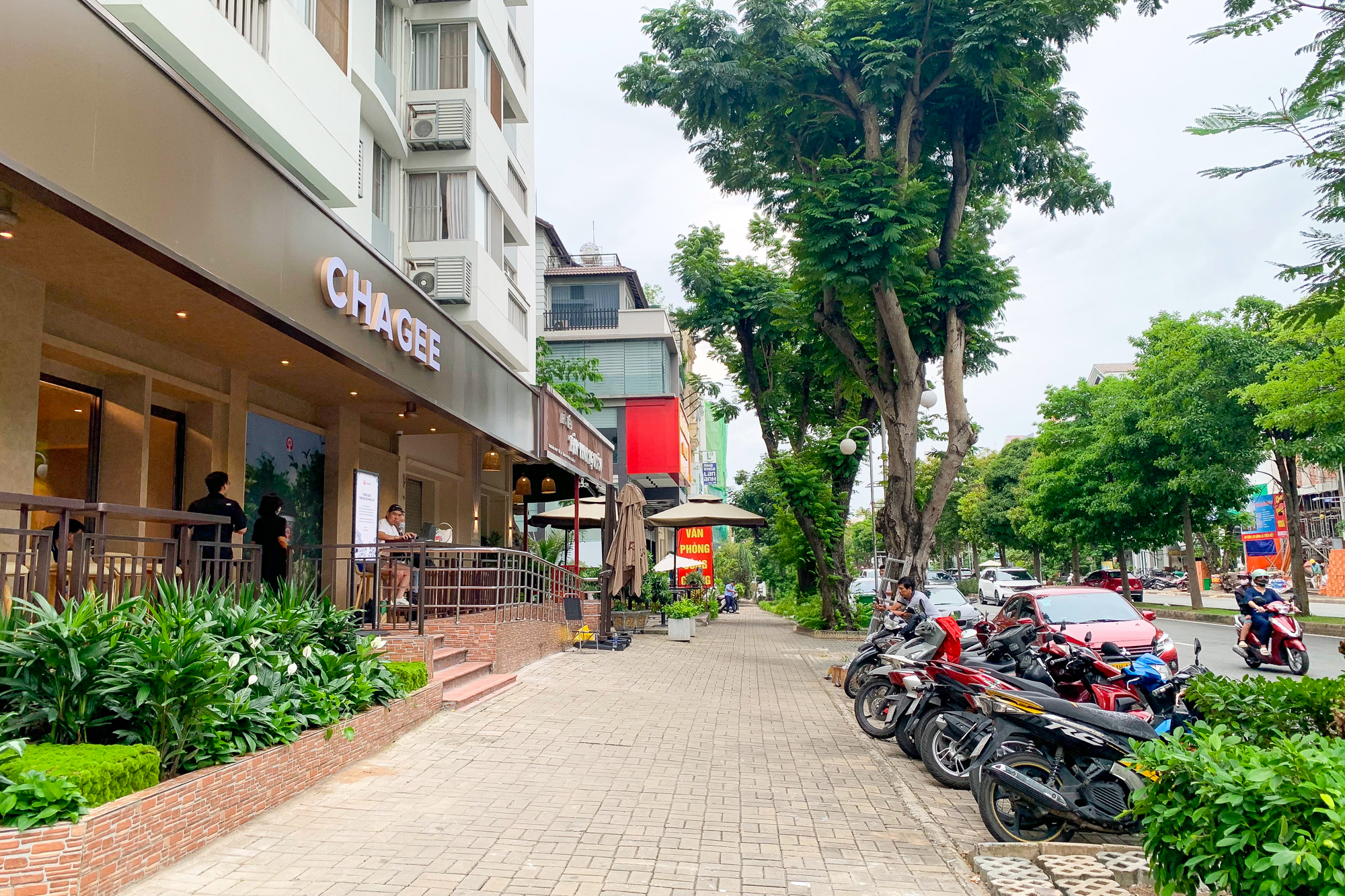 Cận cảnh cửa hàng đầu tiên của Chagee tại khu nhà giàu TP.HCM, giá thuê chỉ bằng1/5 ở đường Đồng Khởi- Ảnh 3. Cận cảnh cửa hàng đầu tiên của Chagee tại khu nhà giàu TP.HCM, giá thuê chỉ bằng1/5 ở đường Đồng Khởi- Ảnh 3.