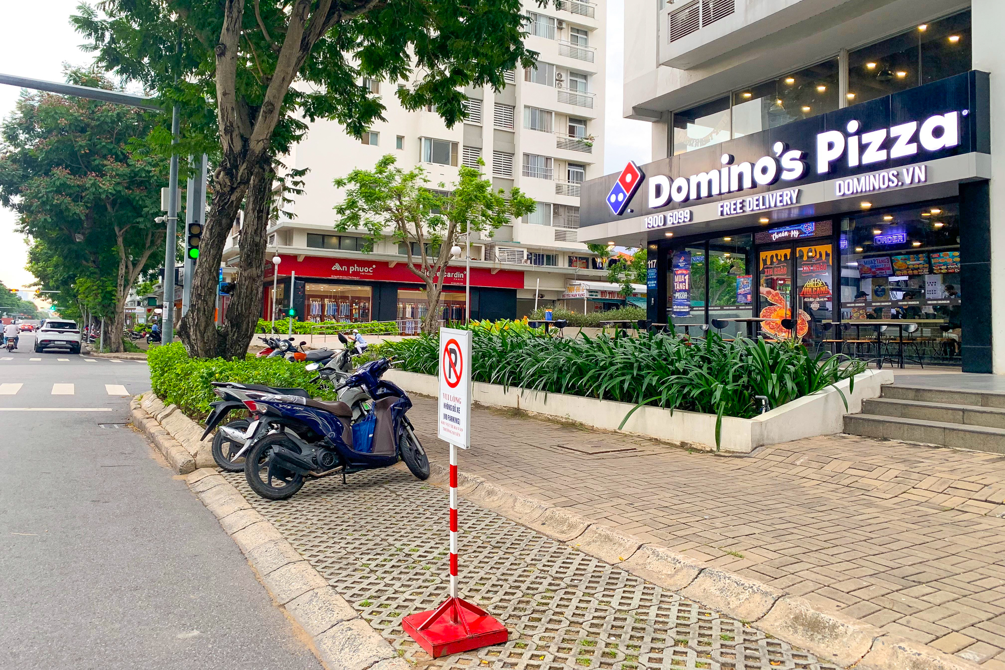 Cận cảnh cửa hàng đầu tiên của Chagee tại khu nhà giàu TP.HCM, giá thuê chỉ bằng1/5 ở đường Đồng Khởi- Ảnh 7. Cận cảnh cửa hàng đầu tiên của Chagee tại khu nhà giàu TP.HCM, giá thuê chỉ bằng1/5 ở đường Đồng Khởi- Ảnh 7.