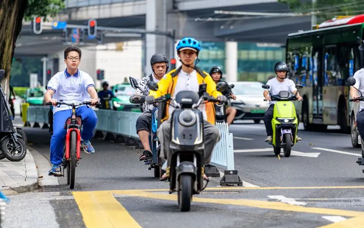 Xe điện dần thay thế xe xăng, người Trung Quốc thích nghi thế nào?- Ảnh 1. Xe điện dần thay thế xe xăng, người Trung Quốc thích nghi thế nào?- Ảnh 1.