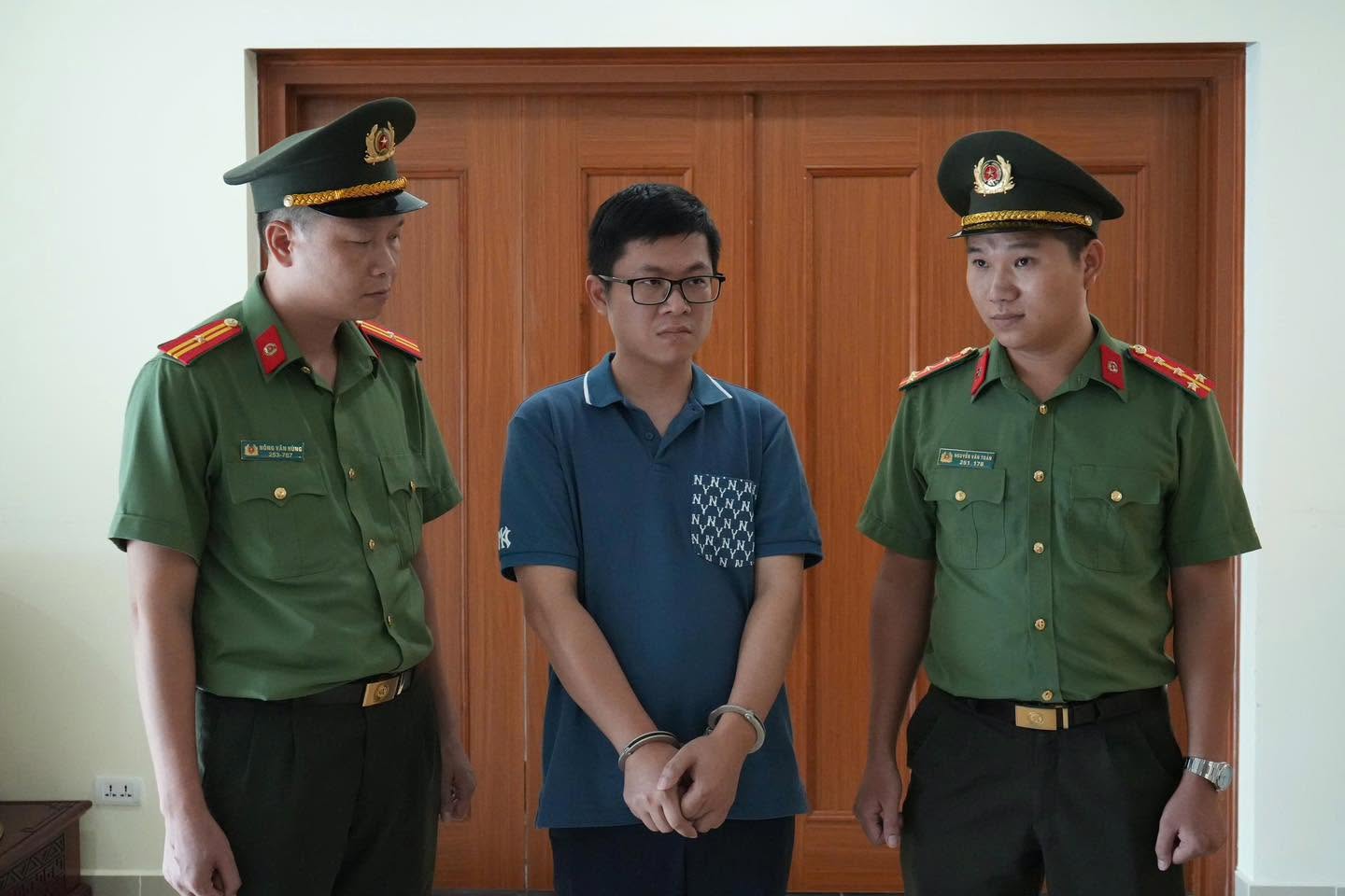 Bắt 2 "ông trùm" điều hành gần 400 website "phim đen", phát tán 22.000 clip đồi trụy- Ảnh 2. Bắt 2 "ông trùm" điều hành gần 400 website "phim đen", phát tán 22.000 clip đồi trụy- Ảnh 2.