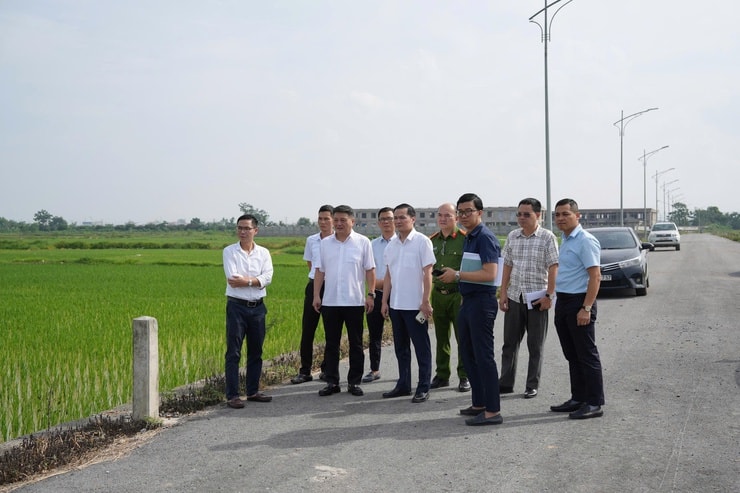 Xã Thanh Oai kiểm tra tiến độ giải phóng mặt bằng các dự án đầu tư công- Ảnh 1. Xã Thanh Oai kiểm tra tiến độ giải phóng mặt bằng các dự án đầu tư công- Ảnh 1.