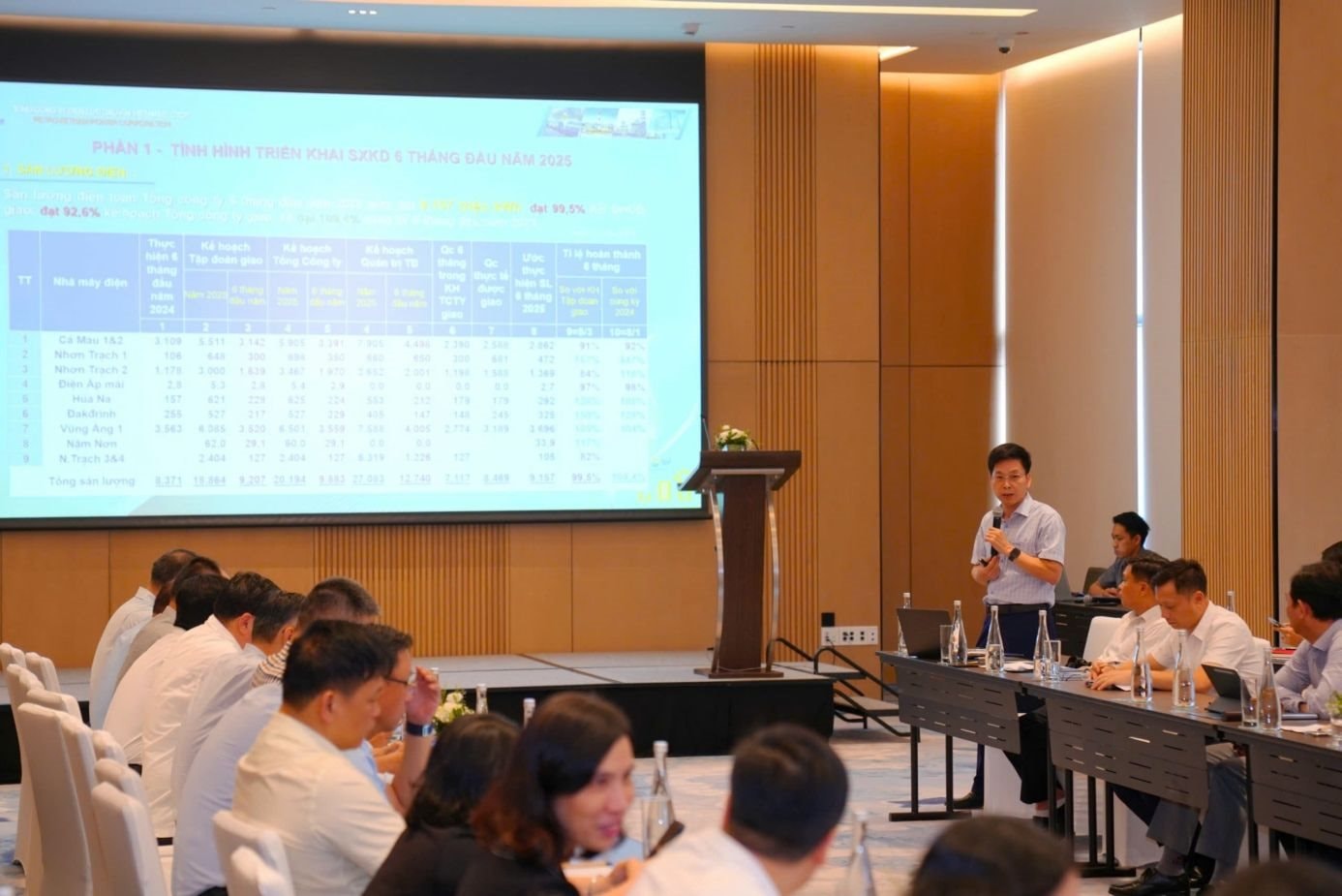 "Đại gia" Nhà nước bắt tay Vingroup phát triển hệ thống trạm sạc xe điện toàn quốc thu hơn 17.800 tỷ từ bán điện sau 6 tháng- Ảnh 1. "Đại gia" Nhà nước bắt tay Vingroup phát triển hệ thống trạm sạc xe điện toàn quốc thu hơn 17.800 tỷ từ bán điện sau 6 tháng- Ảnh 1.