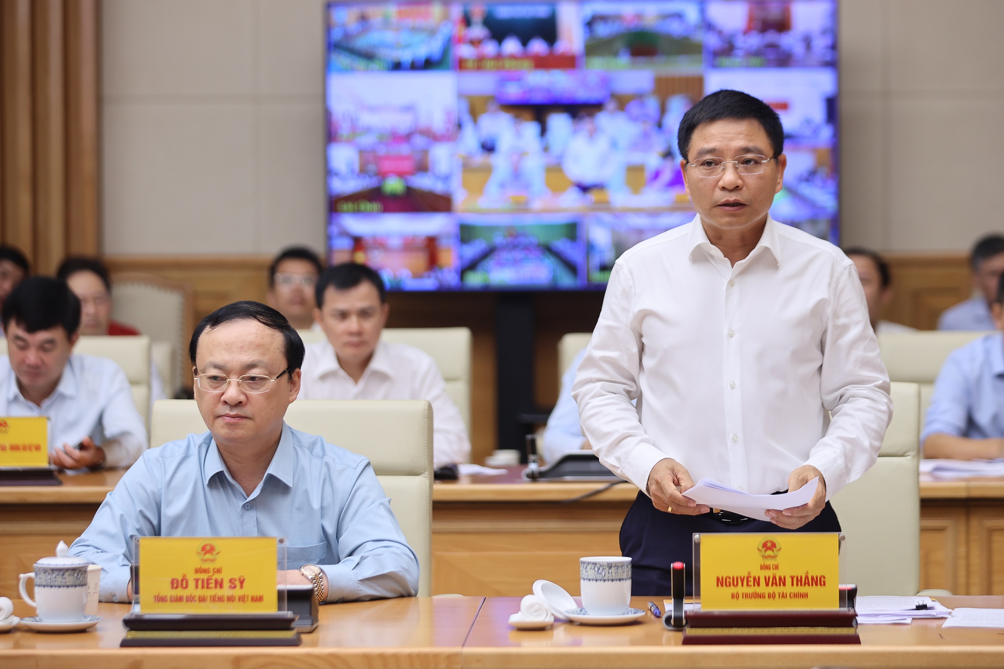 Chính phủ đặt mục tiêu tăng trưởng GDP năm 2025 khoảng 8,3 - 8,5%: 'Đầu tàu' kinh tế gồm Hà Nội, TPHCM, Quảng Ninh, Thái Nguyên... được giao nhiệm vụ quan trọng- Ảnh 1.