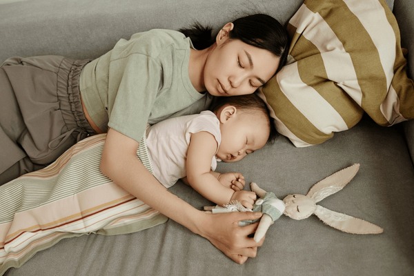"Con bao nhiêu tuổi thì không nên ngủ cùng mẹ nữa?": Vấn đề tưởng nhỏ nhưng ảnh hưởng đến cả tương lai đứa trẻ- Ảnh 1. "Con bao nhiêu tuổi thì không nên ngủ cùng mẹ nữa?": Vấn đề tưởng nhỏ nhưng ảnh hưởng đến cả tương lai đứa trẻ- Ảnh 1.