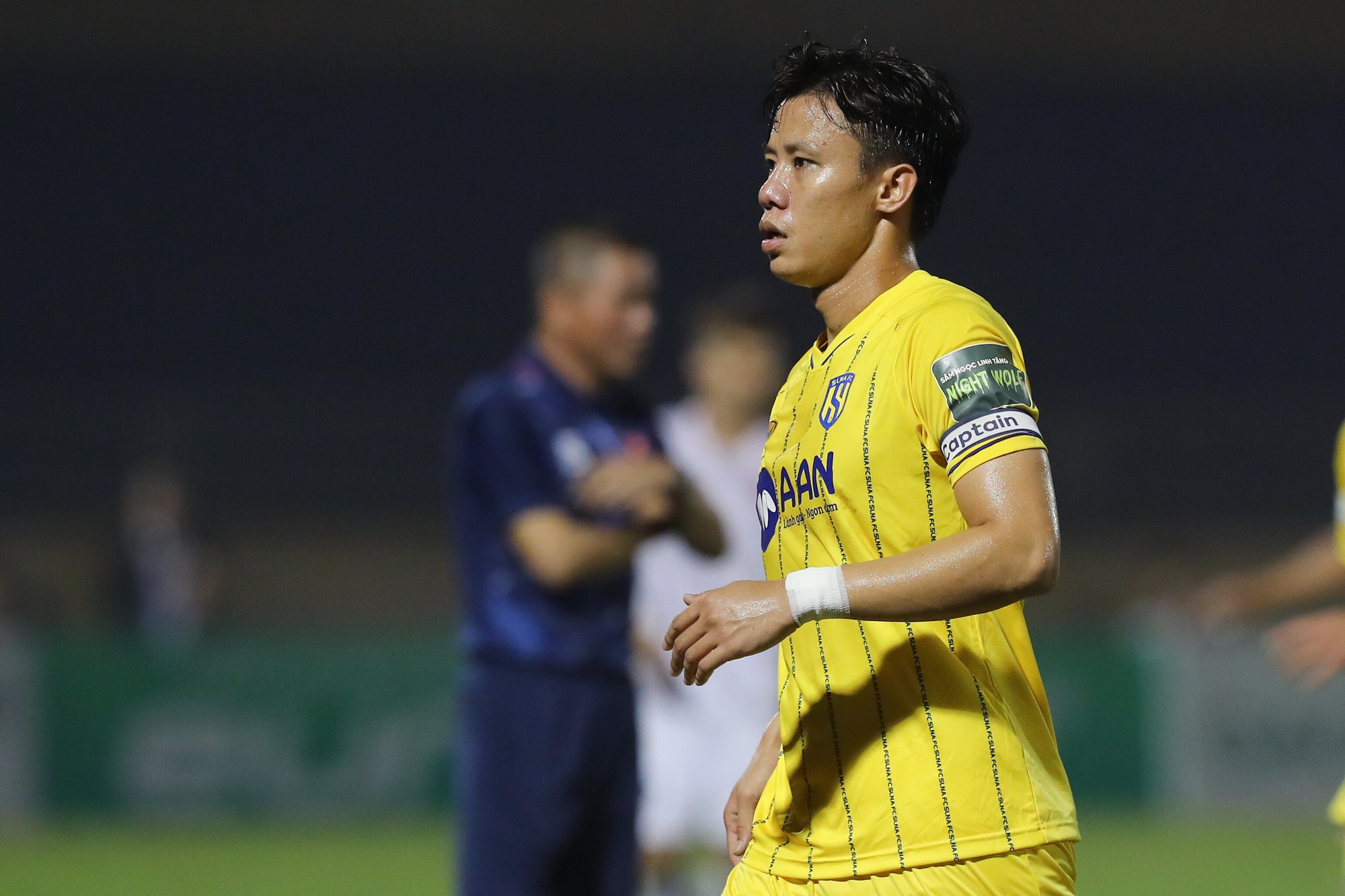 Quế Ngọc Hải và hành trình chuyển nhượng xôn xao V.League: Tuổi 32 vẫn nhận lót tay “khủng” cỡ nào?- Ảnh 3. Quế Ngọc Hải và hành trình chuyển nhượng xôn xao V.League: Tuổi 32 vẫn nhận lót tay “khủng” cỡ nào?- Ảnh 3.