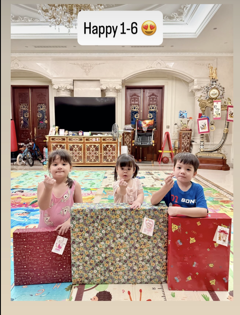 Không nhận ra thiếu gia nhà bầu Hiển khi làm bố đơn thân, để lộ cảnh bên trong dinh thự bạc tỉ gây choáng- Ảnh 3.