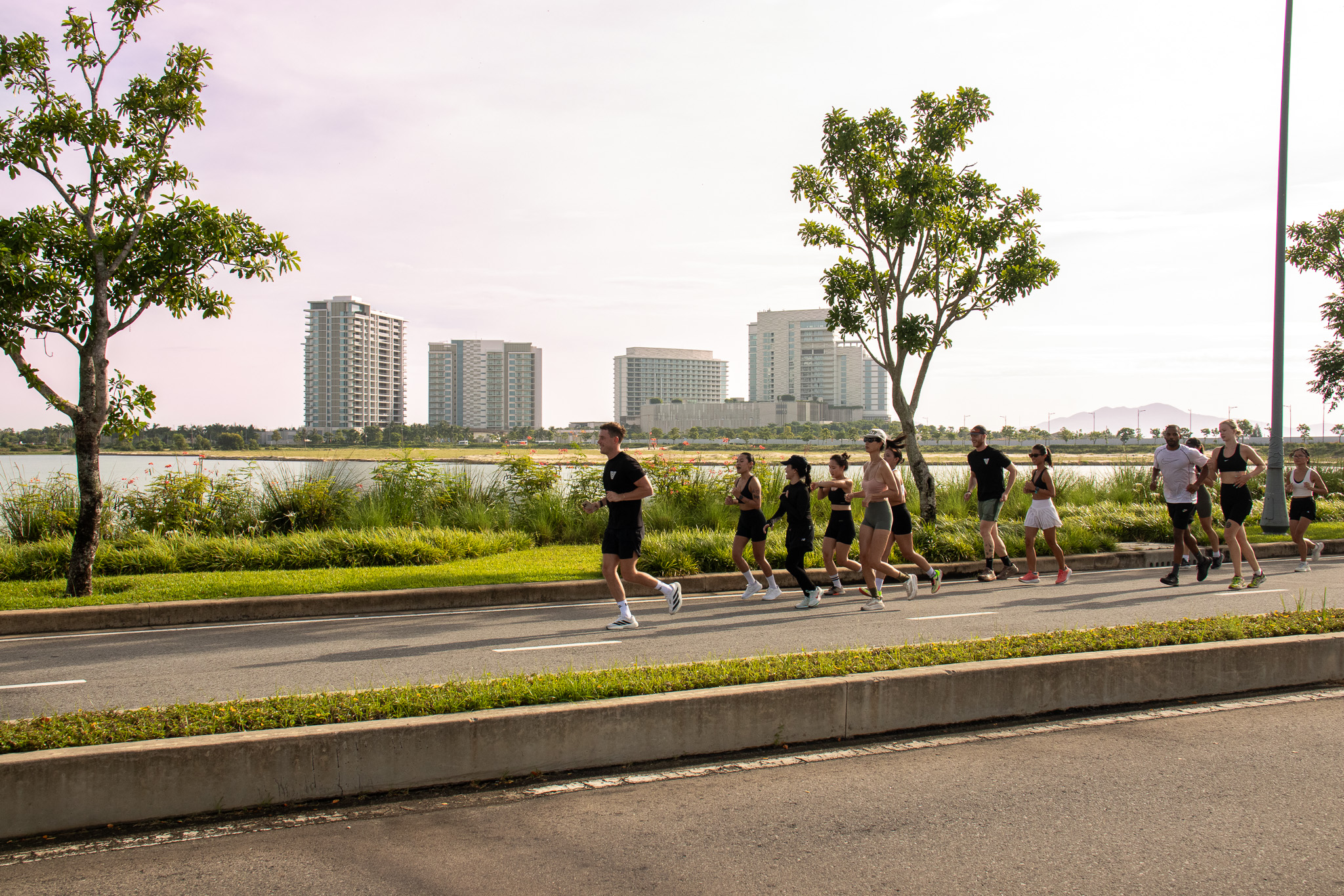 Lần đầu tiên diễn ra tại Việt Nam: Giải chạy bộ hoàng hôn có đường chạy tuyệt đẹp, kết hợp cả âm nhạc và lễ hội đỉnh nóc- Ảnh 1. Lần đầu tiên diễn ra tại Việt Nam: Giải chạy bộ hoàng hôn có đường chạy tuyệt đẹp, kết hợp cả âm nhạc và lễ hội đỉnh nóc- Ảnh 1.