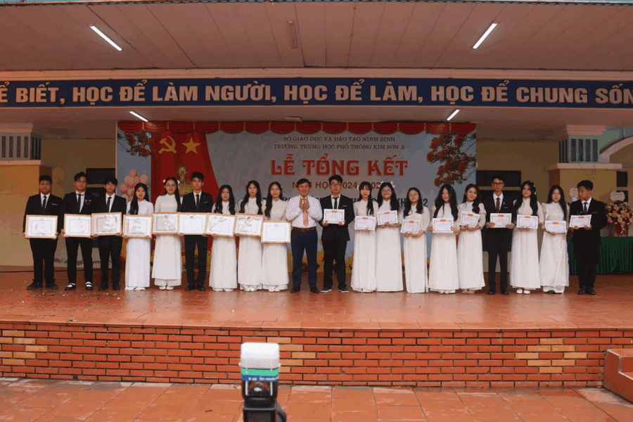 Nữ sinh Ninh Bình đạt thủ khoa khối A00 toàn quốc năm 2025- Ảnh 2. Nữ sinh Ninh Bình đạt thủ khoa khối A00 toàn quốc năm 2025- Ảnh 2.