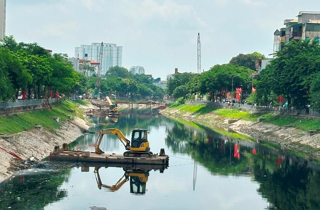Bao giờ hoàn thành nạo vét lòng sông Tô Lịch để lấy nước từ sông Hồng?- Ảnh 1. Bao giờ hoàn thành nạo vét lòng sông Tô Lịch để lấy nước từ sông Hồng?- Ảnh 1.
