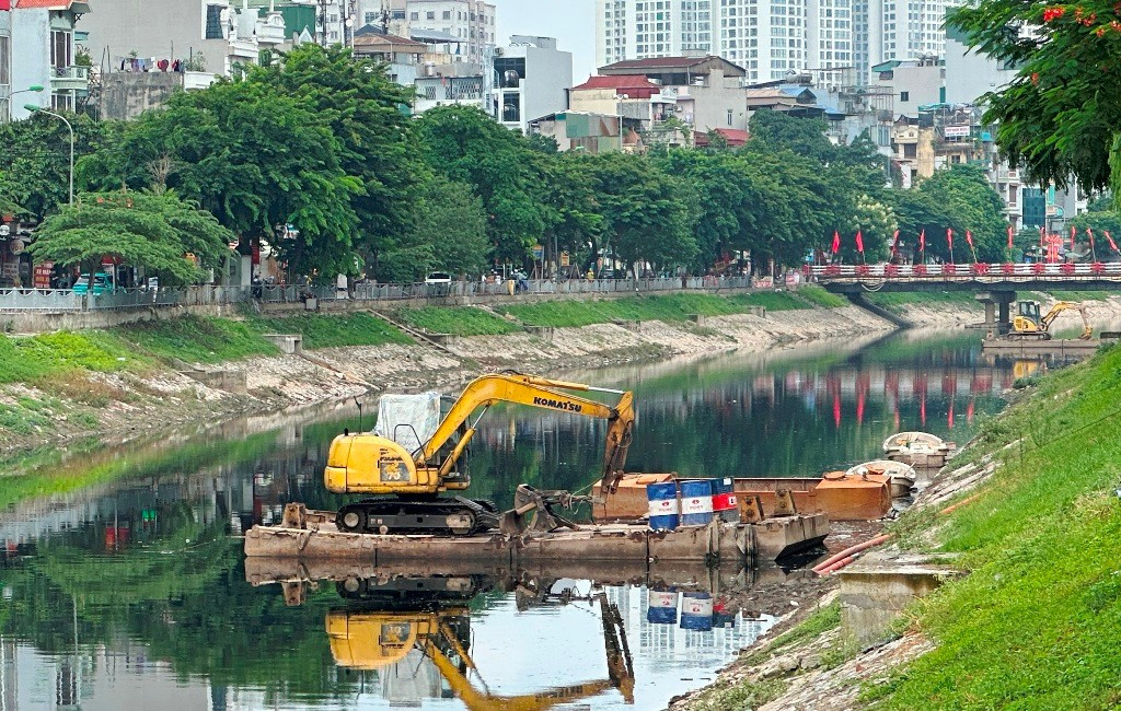 Bao giờ hoàn thành nạo vét lòng sông Tô Lịch để lấy nước từ sông Hồng?- Ảnh 3. Bao giờ hoàn thành nạo vét lòng sông Tô Lịch để lấy nước từ sông Hồng?- Ảnh 3.