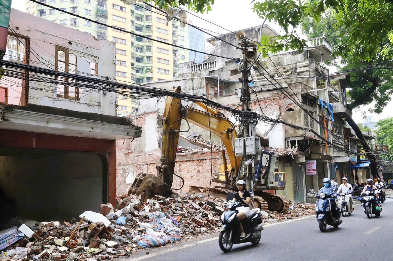 Hiện trạng giao thông vành đai 1 Hà Nội sắp cấm xe máy chạy xăng- Ảnh 10. Hiện trạng giao thông vành đai 1 Hà Nội sắp cấm xe máy chạy xăng- Ảnh 10.