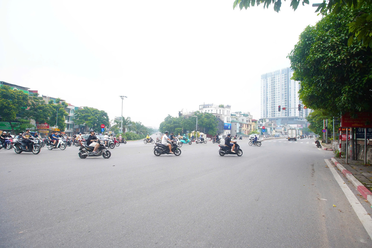 Hiện trạng giao thông vành đai 1 Hà Nội sắp cấm xe máy chạy xăng- Ảnh 2. Hiện trạng giao thông vành đai 1 Hà Nội sắp cấm xe máy chạy xăng- Ảnh 2.