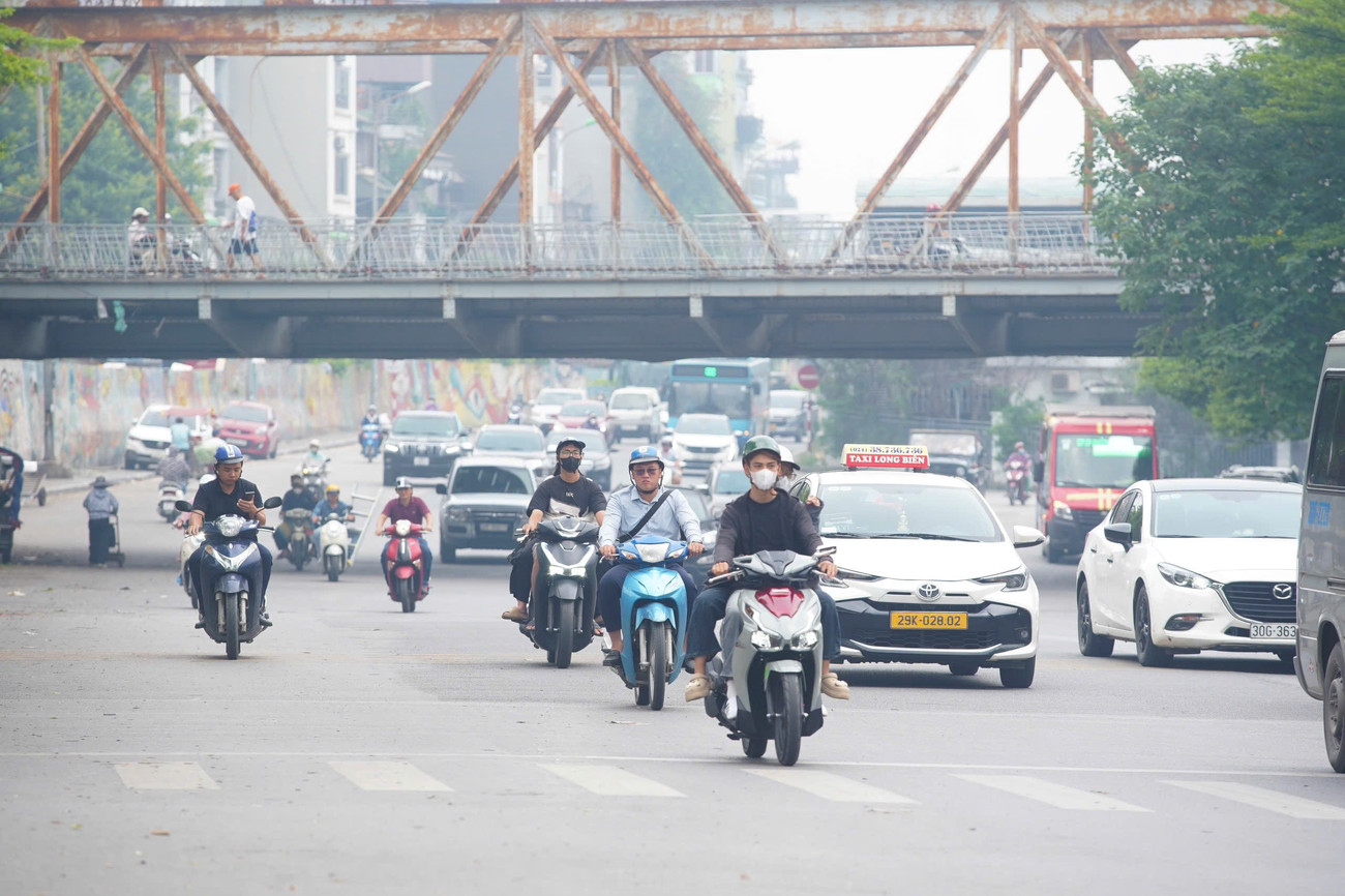 Hiện trạng giao thông vành đai 1 Hà Nội sắp cấm xe máy chạy xăng- Ảnh 5. Hiện trạng giao thông vành đai 1 Hà Nội sắp cấm xe máy chạy xăng- Ảnh 5.