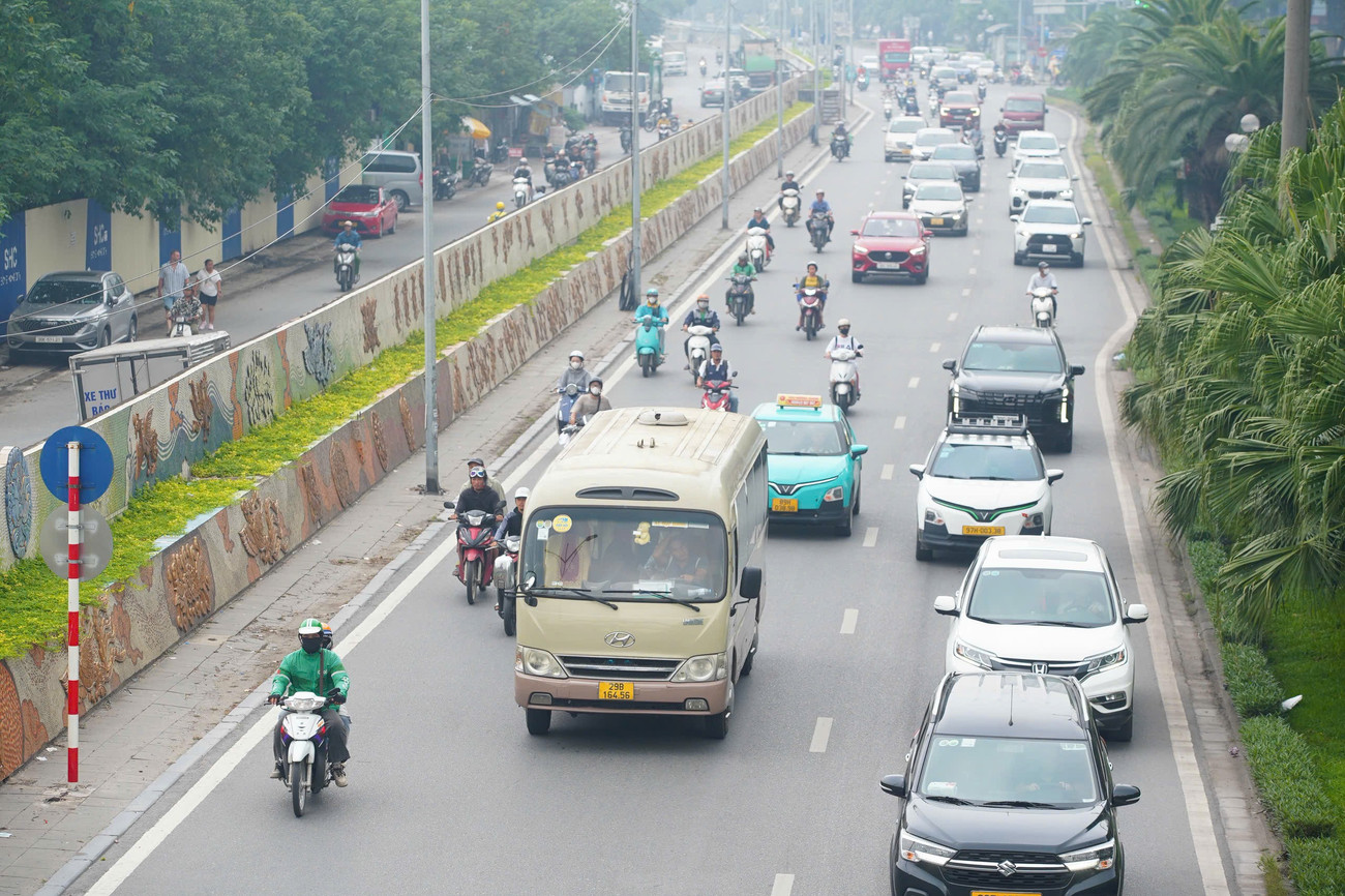 Hiện trạng giao thông vành đai 1 Hà Nội sắp cấm xe máy chạy xăng- Ảnh 6. Hiện trạng giao thông vành đai 1 Hà Nội sắp cấm xe máy chạy xăng- Ảnh 6.