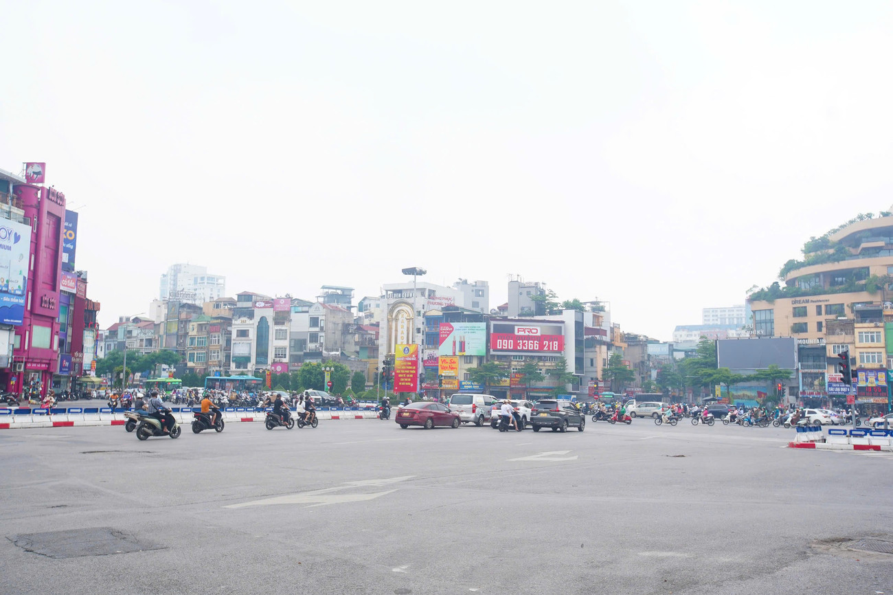 Hiện trạng giao thông vành đai 1 Hà Nội sắp cấm xe máy chạy xăng- Ảnh 8. Hiện trạng giao thông vành đai 1 Hà Nội sắp cấm xe máy chạy xăng- Ảnh 8.