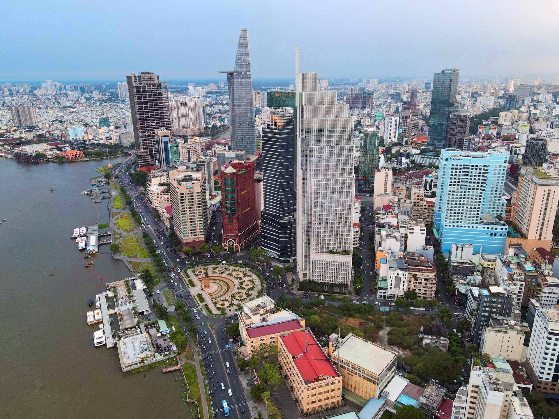 Thị trường bất động sản TP HCM: Thiếu nguồn cung, giá neo cao, mất cân bằng phân khúc- Ảnh 1. Thị trường bất động sản TP HCM: Thiếu nguồn cung, giá neo cao, mất cân bằng phân khúc- Ảnh 1.
