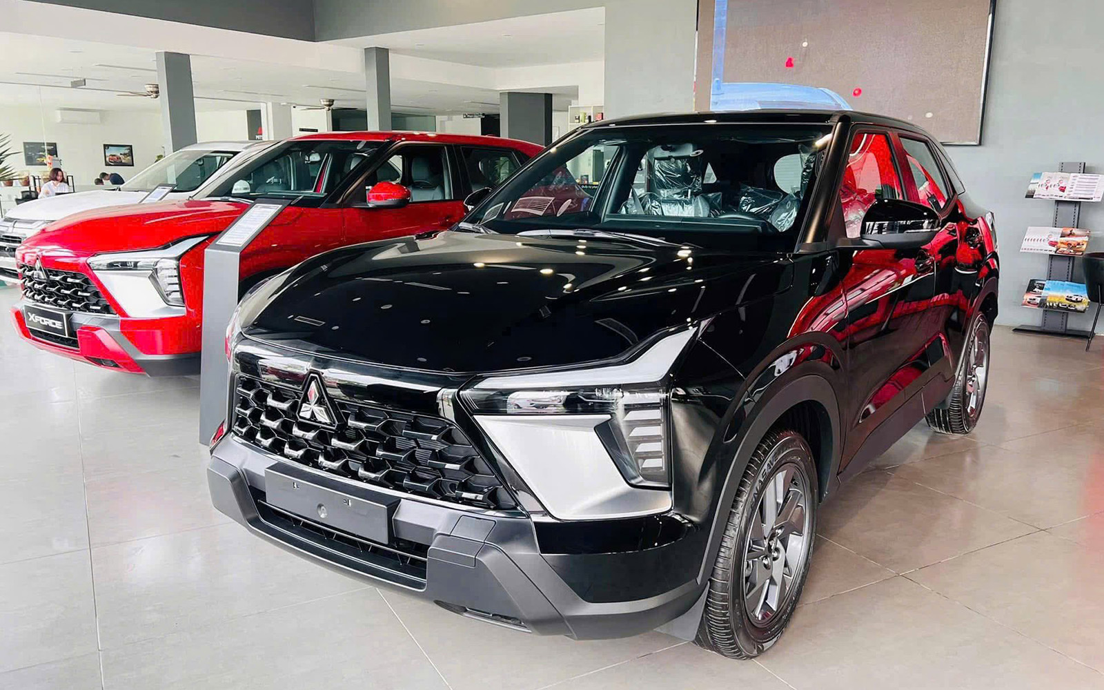 Mitsubishi Xforce giành lại ngôi vua doanh số phân khúc tại Việt Nam sau khuyến mại khủng và hết khan hàng- Ảnh 2. Mitsubishi Xforce giành lại ngôi vua doanh số phân khúc tại Việt Nam sau khuyến mại khủng và hết khan hàng- Ảnh 2.