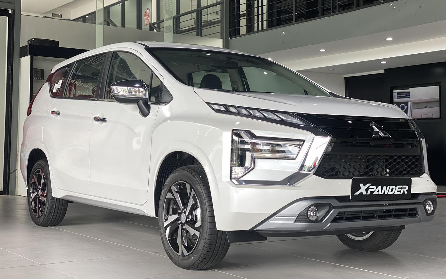 Mitsubishi Xforce giành lại ngôi vua doanh số phân khúc tại Việt Nam sau khuyến mại khủng và hết khan hàng- Ảnh 3. Mitsubishi Xforce giành lại ngôi vua doanh số phân khúc tại Việt Nam sau khuyến mại khủng và hết khan hàng- Ảnh 3.