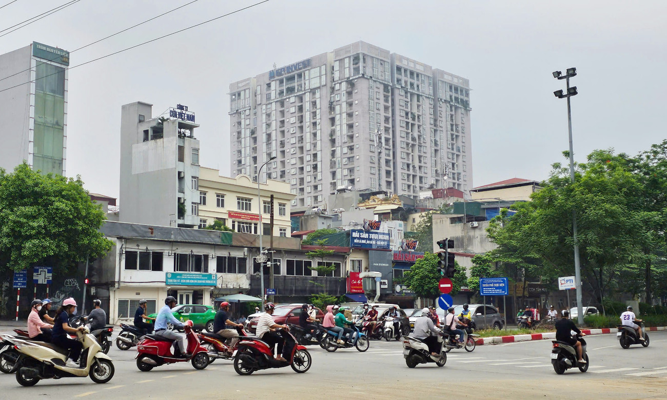 Hà Nội cấm xe máy xăng từ vành đai 1: Dân chung cư sạc xe điện ở đâu?- Ảnh 3. Hà Nội cấm xe máy xăng từ vành đai 1: Dân chung cư sạc xe điện ở đâu?- Ảnh 3.