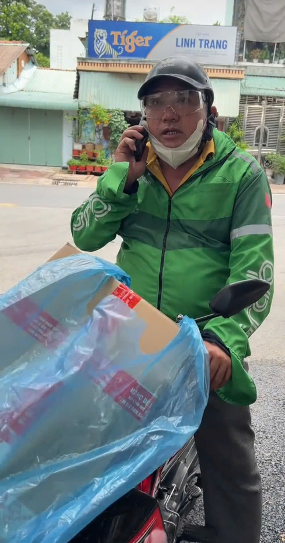 Nam diễn viên cưới vợ 2 gần 1 năm đã chia tay: Ở phòng trọ 15m2, tuổi 41 chấp nhận đổ vỡ, tìm cách vượt qua- Ảnh 3. Nam diễn viên cưới vợ 2 gần 1 năm đã chia tay: Ở phòng trọ 15m2, tuổi 41 chấp nhận đổ vỡ, tìm cách vượt qua- Ảnh 3.