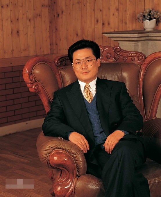Bài học ‘vua chứng khoán’ Trung Quốc mất sạch 4,3 tỷ USD vì lòng thù hận, từ đứa trẻ nghèo thành đại gia rồi cuối cùng thành tử tù- Ảnh 2. Bài học ‘vua chứng khoán’ Trung Quốc mất sạch 4,3 tỷ USD vì lòng thù hận, từ đứa trẻ nghèo thành đại gia rồi cuối cùng thành tử tù- Ảnh 2.
