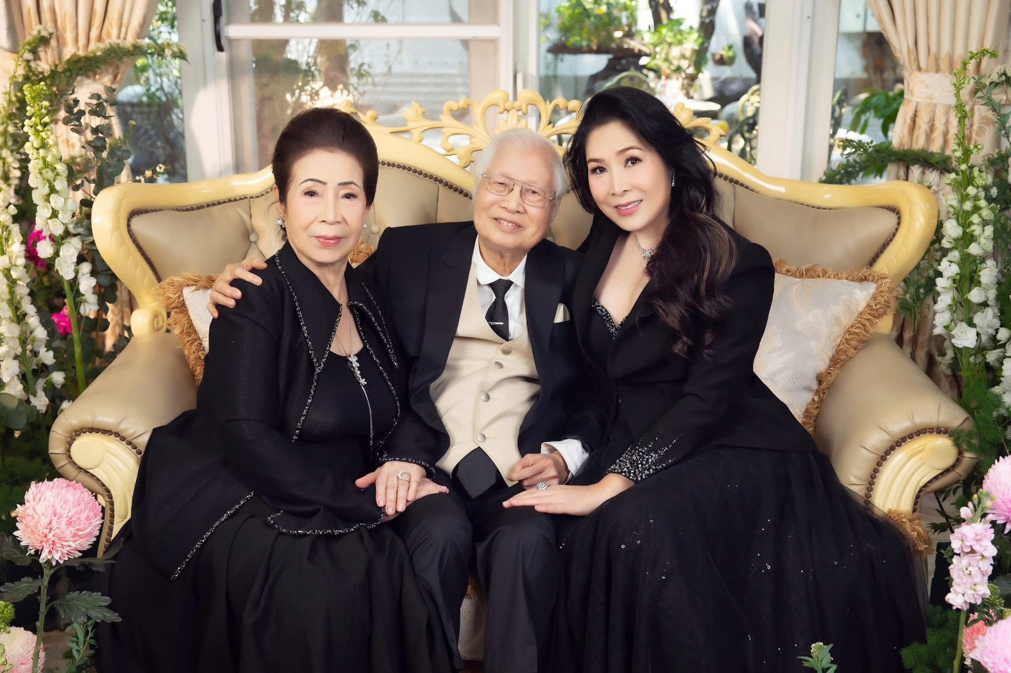 Mẹ ruột NSND Hồng Vân tuổi 86: Trẻ đẹp, minh mẫn vẫn cho con gái đại gia mượn tiền- Ảnh 1. Mẹ ruột NSND Hồng Vân tuổi 86: Trẻ đẹp, minh mẫn vẫn cho con gái đại gia mượn tiền- Ảnh 1.