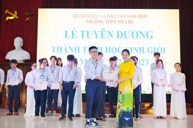 Thủ khoa toàn quốc 39/40 điểm: Từ gia cảnh giản dị đến giấc mơ kỹ sư Bách khoa- Ảnh 3.