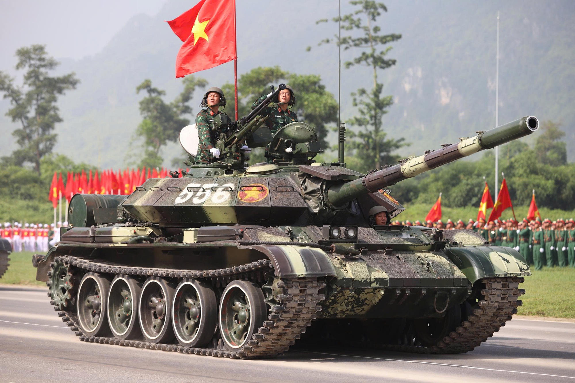 Ngắm xe tăng, tên lửa hợp luyện chuẩn bị cho diễu binh đại lễ 2-9- Ảnh 2.