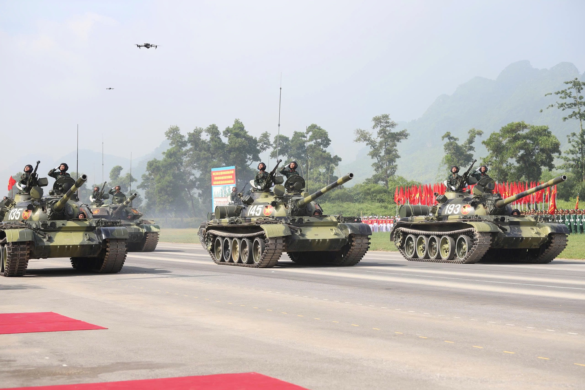 Ngắm xe tăng, tên lửa hợp luyện chuẩn bị cho diễu binh đại lễ 2-9- Ảnh 3.