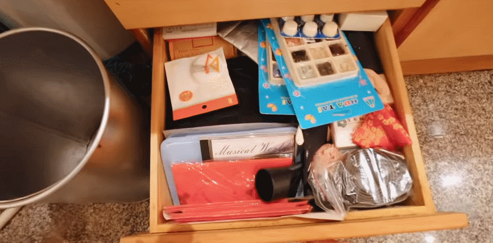 Chi 1 tỷ đồng thuê 12 người dọn nhà nhưng vẫn không xong: Ngôi nhà lộn xộn đến mức khiến ai cũng sốc- Ảnh 2.