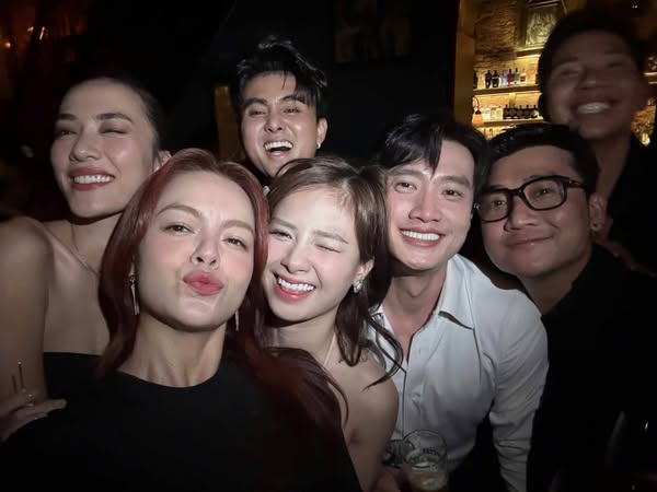 Vừa bị tóm video tình tứ bên Quốc Trường, Chị Đẹp Vbiz liền có động thái càng gây xôn xao- Ảnh 2. Vừa bị tóm video tình tứ bên Quốc Trường, Chị Đẹp Vbiz liền có động thái càng gây xôn xao- Ảnh 2.