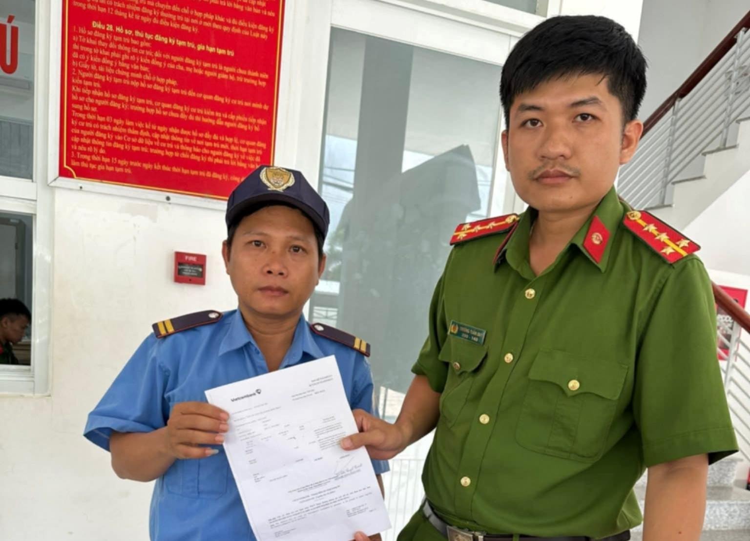 Nhận được 170 triệu đồng từ 1 tài khoản Vietcombank, nam bảo vệ giữ tiền suốt 7 ngày: Sau đó phải vội lên công an làm việc- Ảnh 1. Nhận được 170 triệu đồng từ 1 tài khoản Vietcombank, nam bảo vệ giữ tiền suốt 7 ngày: Sau đó phải vội lên công an làm việc- Ảnh 1.