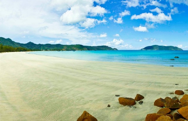 Không phải Đà Nẵng, Nha Trang hay Phú Quốc, đây mới là bãi biển được du khách nhận xét "Top 1 Việt Nam"- Ảnh 4. Không phải Đà Nẵng, Nha Trang hay Phú Quốc, đây mới là bãi biển được du khách nhận xét "Top 1 Việt Nam"- Ảnh 4.