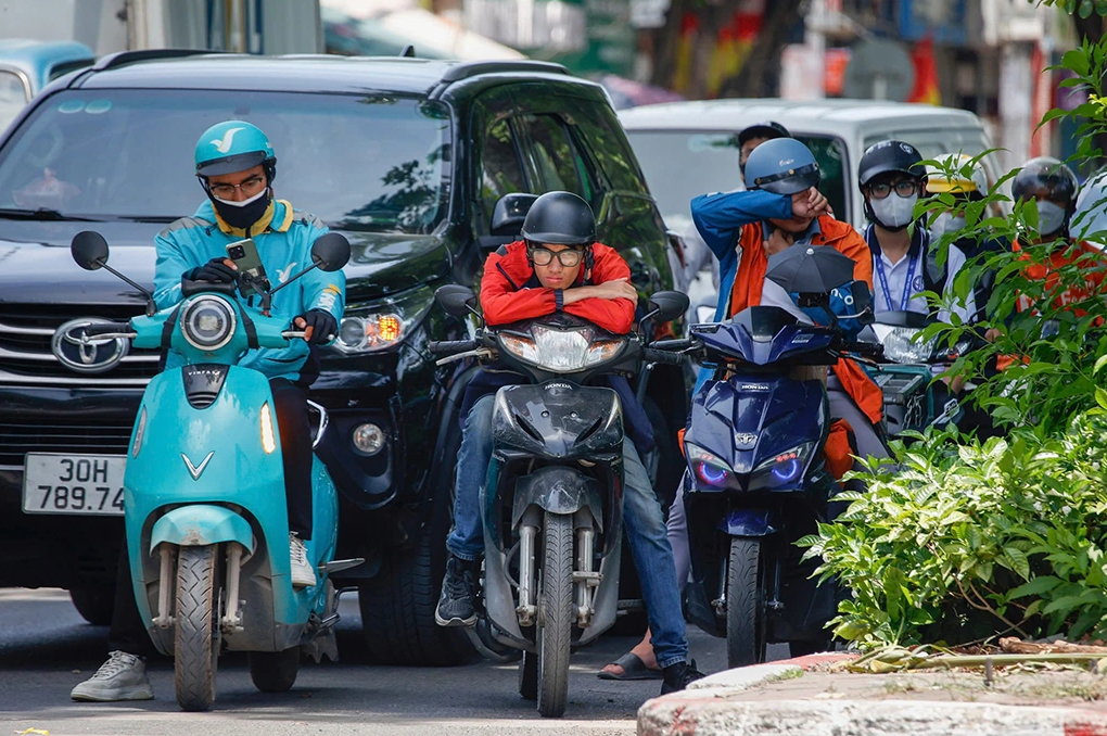 TP. HCM: Từ năm 2029, dự kiến CẤM HOÀN TOÀN xe máy xăng trong hoạt động giao hàng và xe ôm công nghệ- Ảnh 1. TP. HCM: Từ năm 2029, dự kiến CẤM HOÀN TOÀN xe máy xăng trong hoạt động giao hàng và xe ôm công nghệ- Ảnh 1.