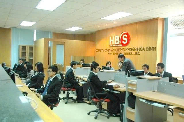 Chứng khoán Hòa Bình bị đình chỉ hoạt động lưu ký chứng khoán trong 7 ngày- Ảnh 1. Chứng khoán Hòa Bình bị đình chỉ hoạt động lưu ký chứng khoán trong 7 ngày- Ảnh 1.