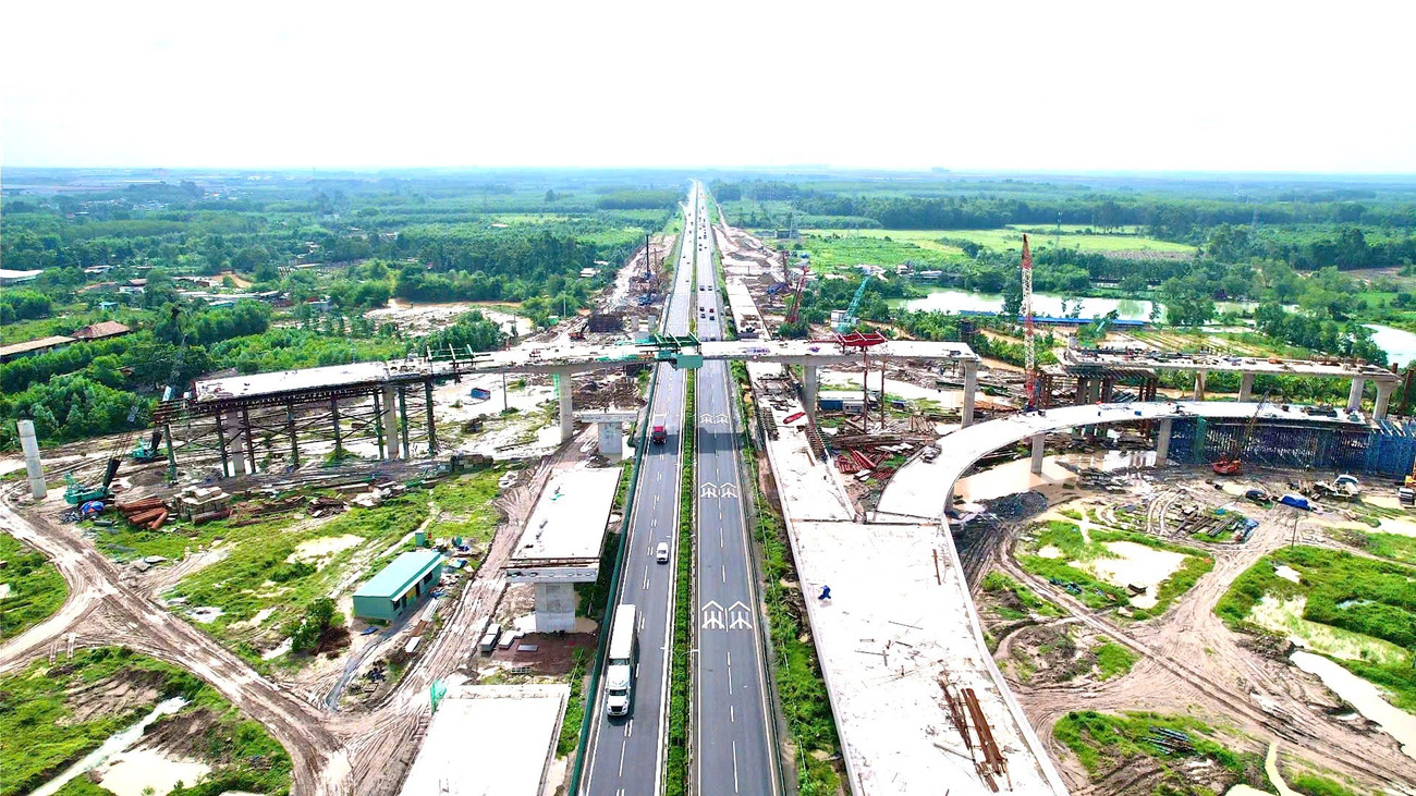 34 km cao tốc ở Đồng Nai: Cần quyết liệt 'làm ngày, làm đêm'- Ảnh 1. 34 km cao tốc ở Đồng Nai: Cần quyết liệt 'làm ngày, làm đêm'- Ảnh 1.