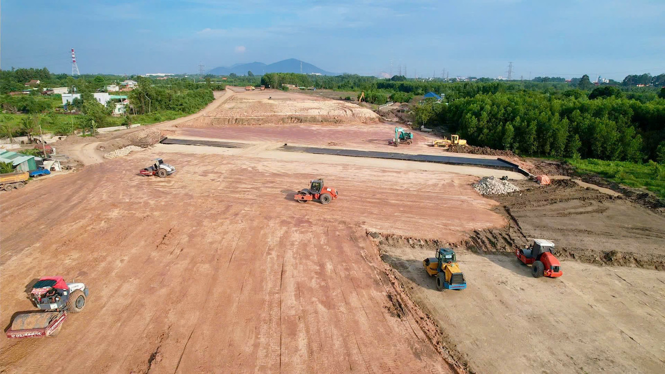 34 km cao tốc ở Đồng Nai: Cần quyết liệt 'làm ngày, làm đêm'- Ảnh 6. 34 km cao tốc ở Đồng Nai: Cần quyết liệt 'làm ngày, làm đêm'- Ảnh 6.