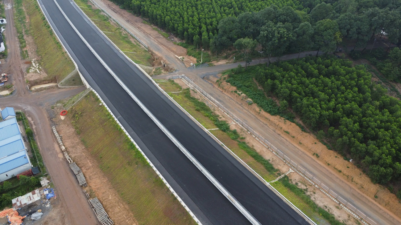 34 km cao tốc ở Đồng Nai: Cần quyết liệt 'làm ngày, làm đêm'- Ảnh 2. 34 km cao tốc ở Đồng Nai: Cần quyết liệt 'làm ngày, làm đêm'- Ảnh 2.