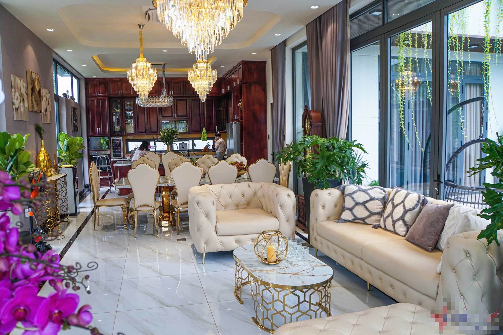 Nam ca sĩ chán ở villa 35 tỷ đồng liền xây nhà phố 5 tầng, 600m2 ở Thủ Đức để sống cùng vợ đẹp và 5 con- Ảnh 4. Nam ca sĩ chán ở villa 35 tỷ đồng liền xây nhà phố 5 tầng, 600m2 ở Thủ Đức để sống cùng vợ đẹp và 5 con- Ảnh 4.