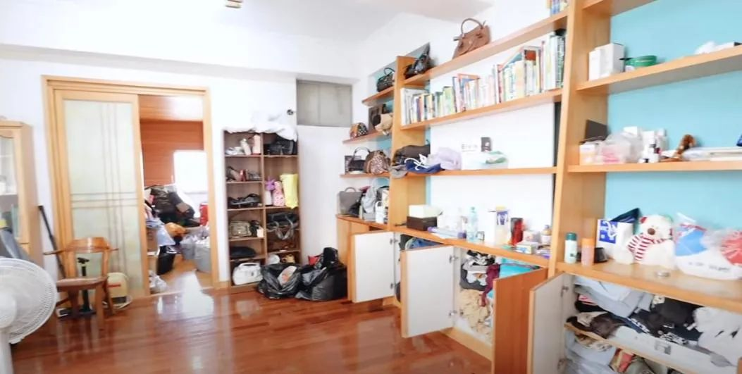 Chi 1 tỷ đồng thuê 12 người dọn nhà nhưng vẫn không xong: Ngôi nhà lộn xộn đến mức khiến ai cũng sốc- Ảnh 9.