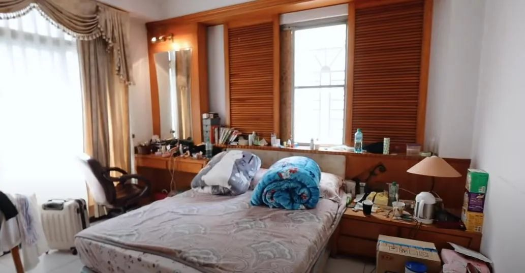 Chi 1 tỷ đồng thuê 12 người dọn nhà nhưng vẫn không xong: Ngôi nhà lộn xộn đến mức khiến ai cũng sốc- Ảnh 6.