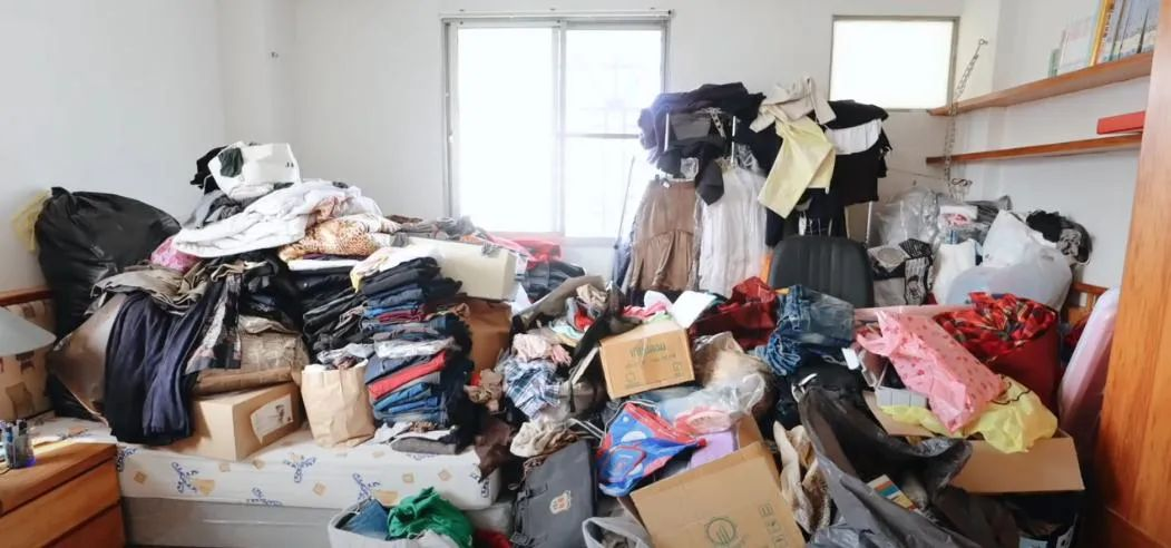 Chi 1 tỷ đồng thuê 12 người dọn nhà nhưng vẫn không xong: Ngôi nhà lộn xộn đến mức khiến ai cũng sốc- Ảnh 12.